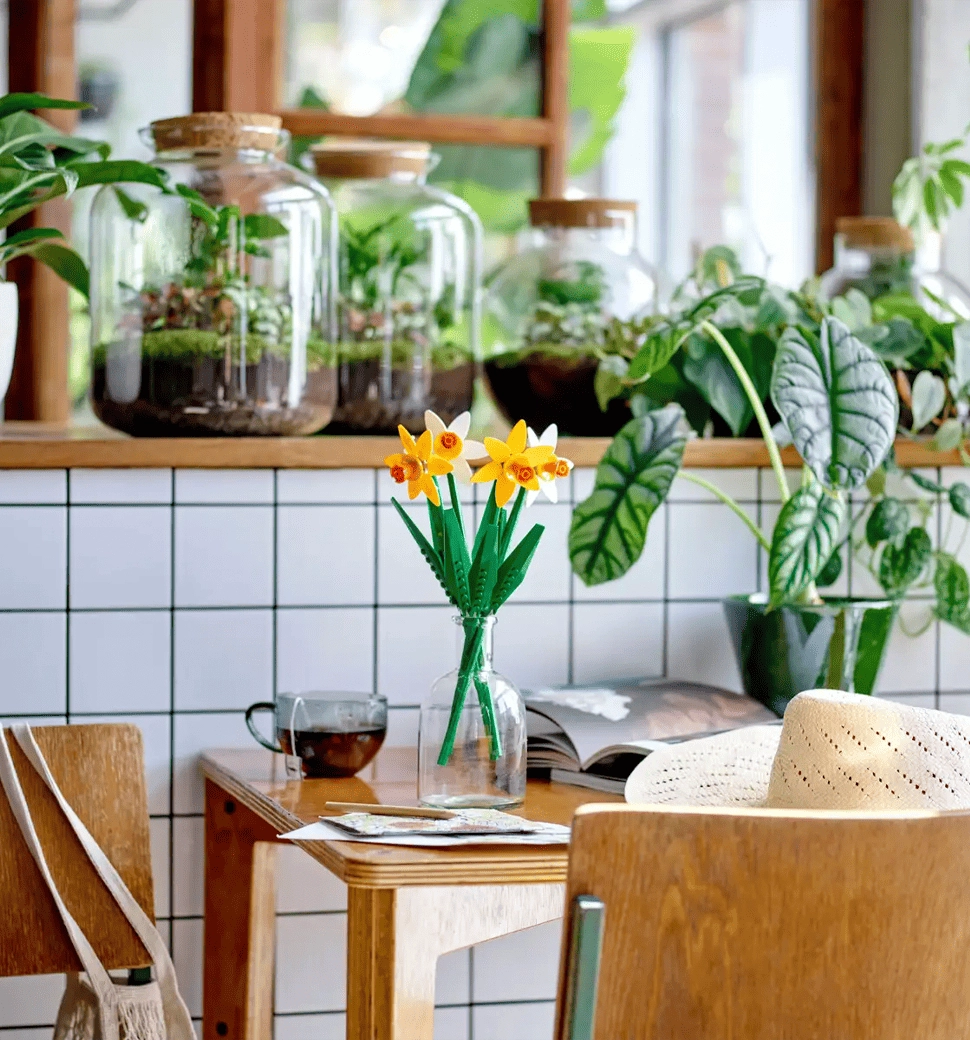 Конструктор LEGO Icons Botanicals Нарциси