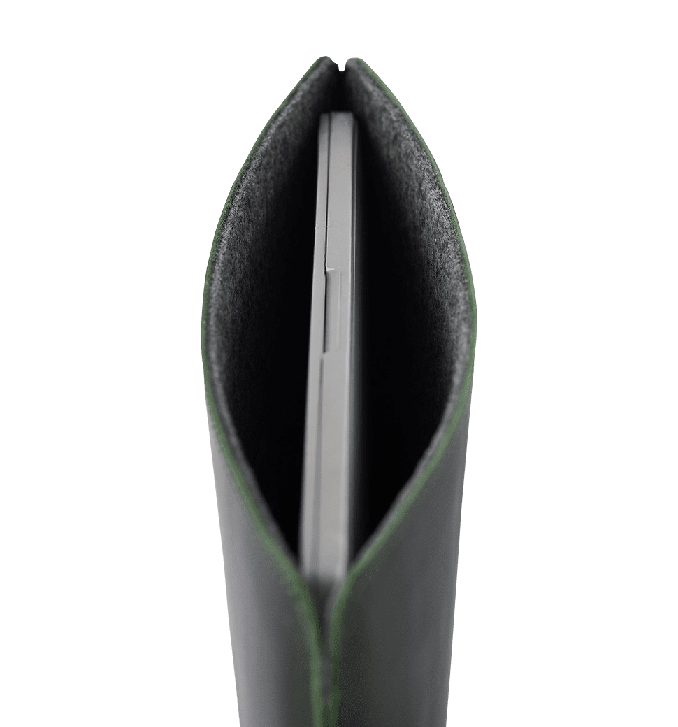 Кожаный чехол INCARNE Gamma Plus MacBook Pro 16" 2019-2023 зеленый