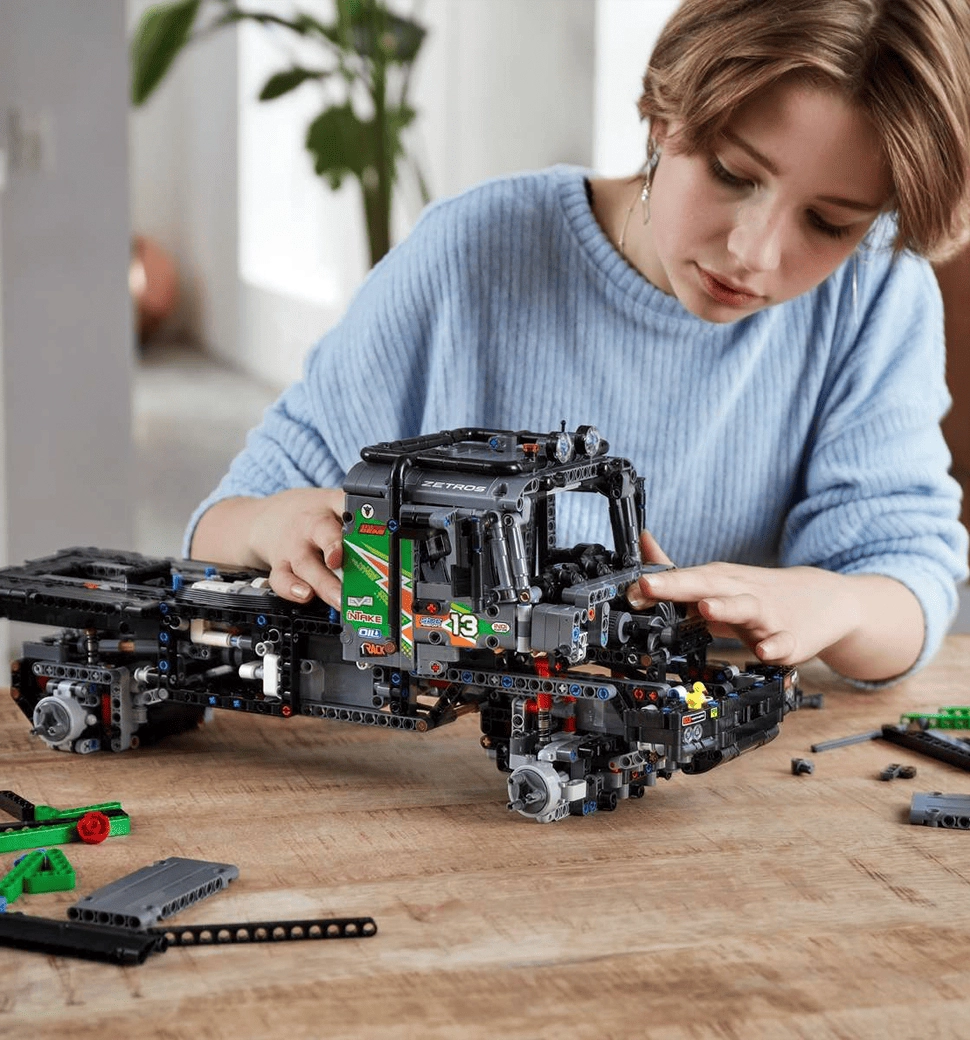 Авто-конструктор LEGO Technic Mercedes-Benz Zetros (42129)