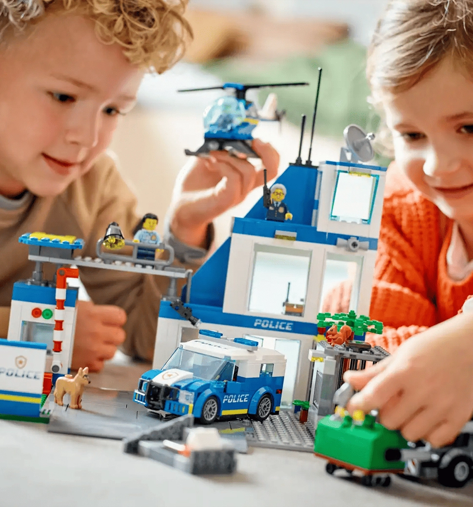 Конструктор LEGO City Поліцейська дільниця
