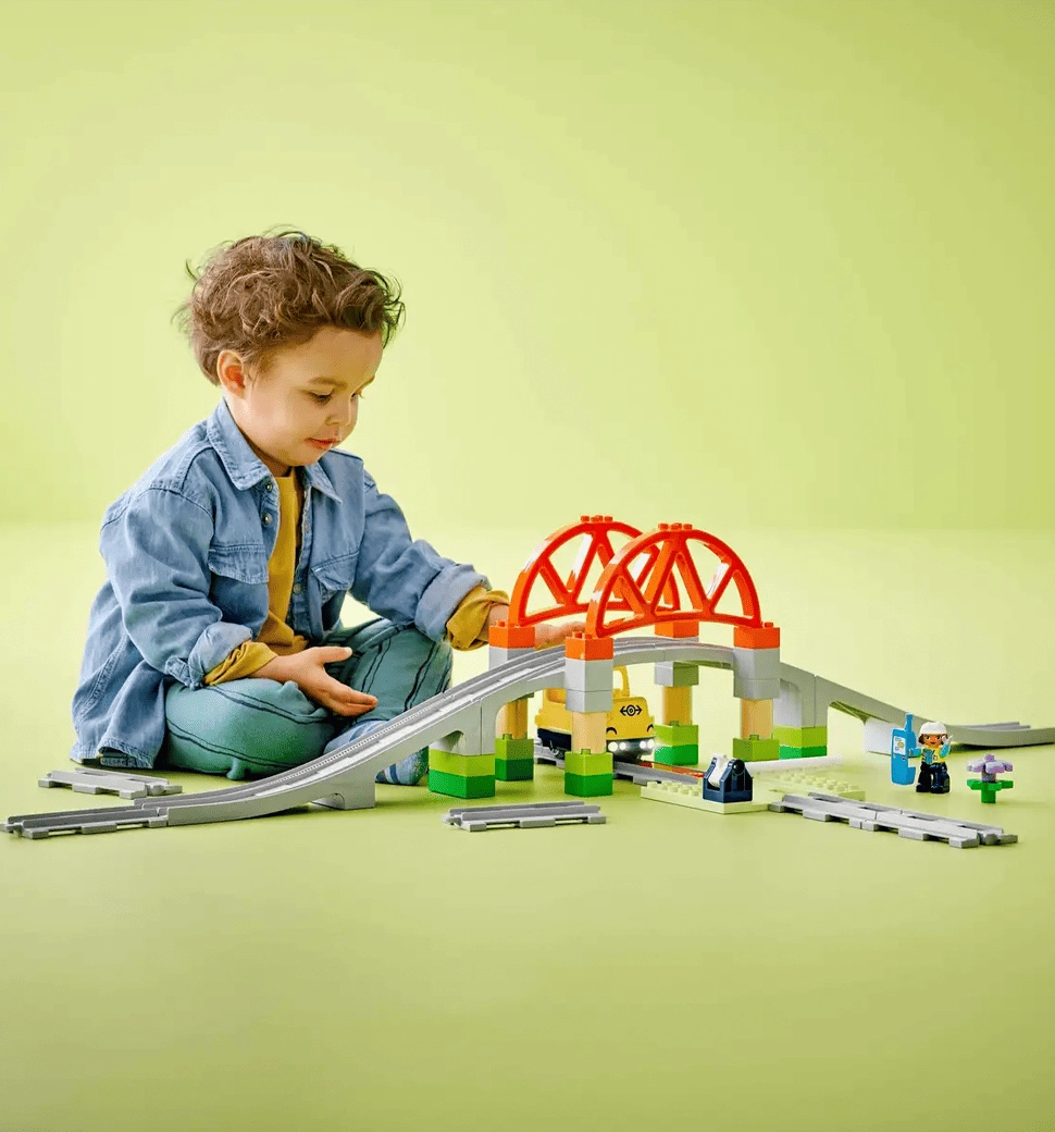 Конструктор LEGO DUPLO Town Дополнительный набор. Железнодорожный мост и пути