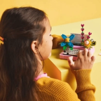Конструктор LEGO Creator Друкарська машинка з квітами