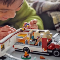 LEGO City Приключенческий дом на колёсах для отпуска 385 деталей (60454)