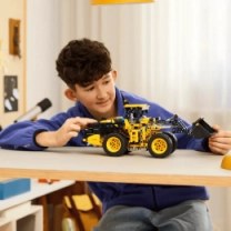 LEGO Technic Колісний навантажувач Volvo L120 Electric (42209) (коробка погана)