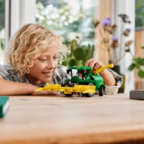 Конструктор LEGO Technic Кормозбиральний комбайн John Deere 9700