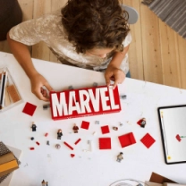 Конструктор LEGO Super Heroes Логотип и минифигурки MARVEL