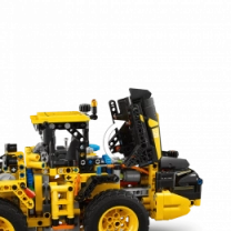 LEGO Technic Колісний навантажувач Volvo L120 Electric (42209) (коробка погана)