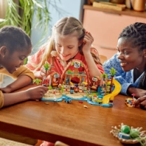 Конструктор LEGO Friends Пляжный курорт для семейного отдыха