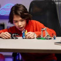 Конструктор LEGO Fortnite Лагерь Peely и Sparkplug